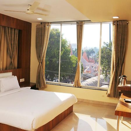 Hotel Shikhar Darshan Uddzsaín Kültér fotó