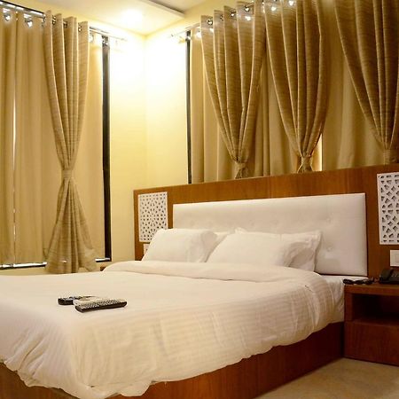 Hotel Shikhar Darshan Uddzsaín Kültér fotó