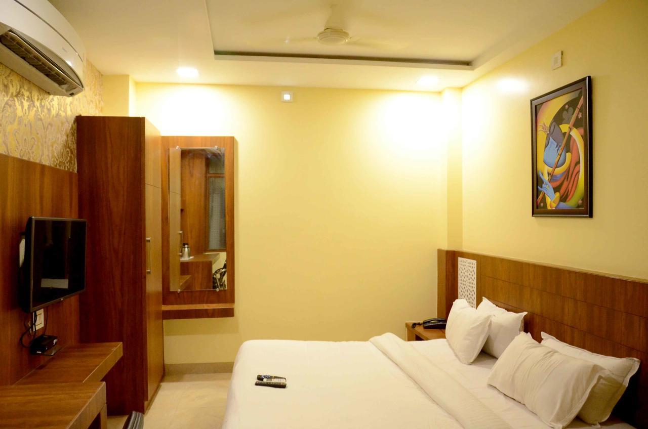 Hotel Shikhar Darshan Uddzsaín Kültér fotó