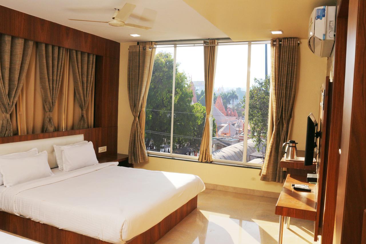 Hotel Shikhar Darshan Uddzsaín Kültér fotó