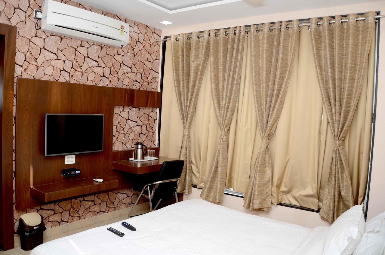 Hotel Shikhar Darshan Uddzsaín Kültér fotó