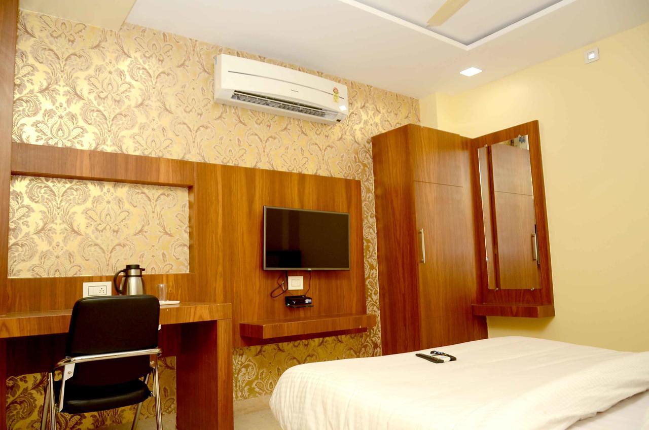 Hotel Shikhar Darshan Uddzsaín Kültér fotó
