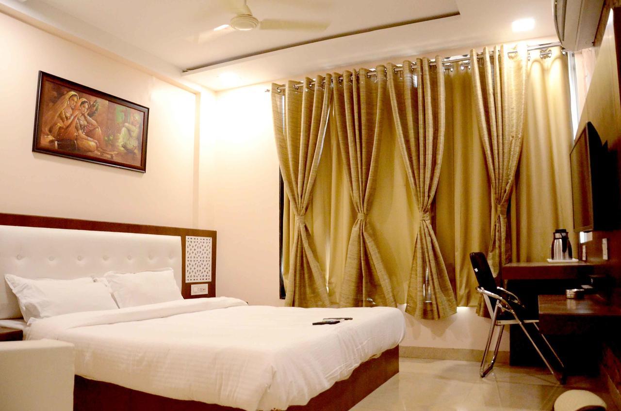 Hotel Shikhar Darshan Uddzsaín Kültér fotó