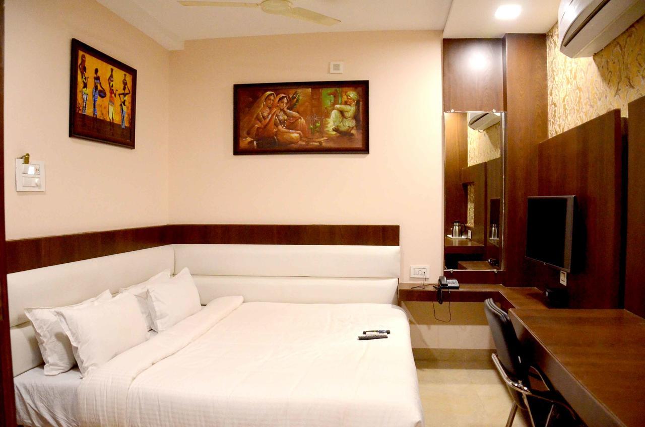 Hotel Shikhar Darshan Uddzsaín Kültér fotó