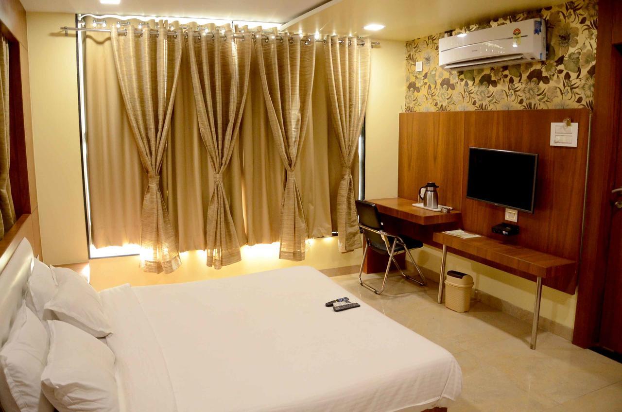 Hotel Shikhar Darshan Uddzsaín Kültér fotó