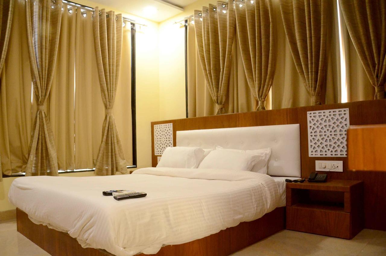 Hotel Shikhar Darshan Uddzsaín Kültér fotó